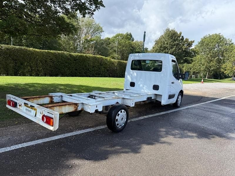 Used Vauxhall Movano 145 HP (106 kW) 2018 White MPV