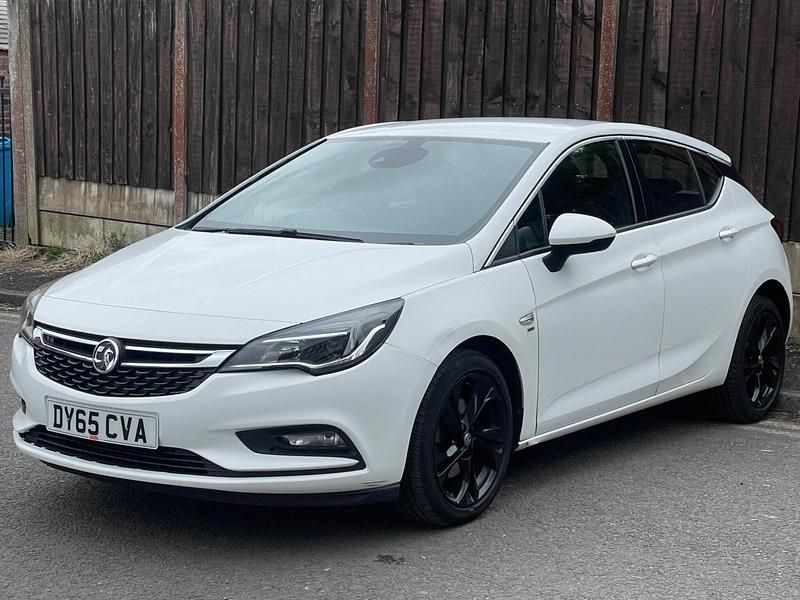 Used Vauxhall Astra SRi 2016 White Hatchback