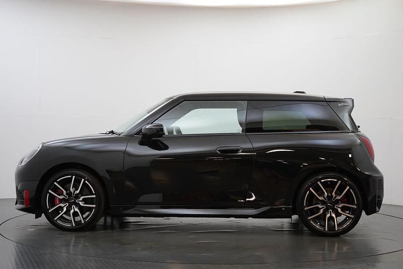 Used Mini Cooper Hatch 186 kW (254 HP) 2025 Black Hatchback