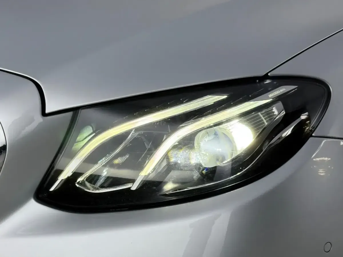 Begagnad Mercedes E220 SE 2016 Silver Sedan