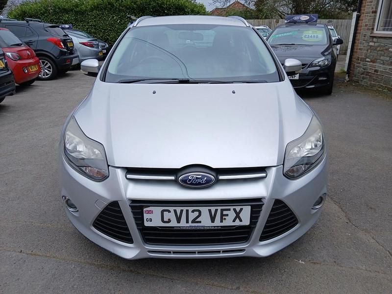 Used Ford Focus Zetec 115 HP (84 kW) 2012 Silver Estate