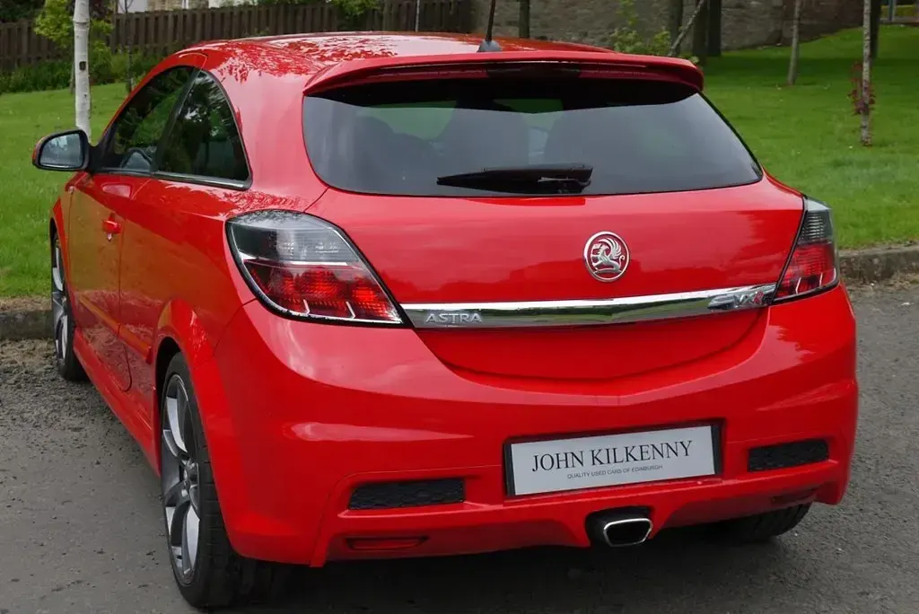 Begagnad Vauxhall Astra 236 HK (173 kW) 2009 Röd Halvkombi