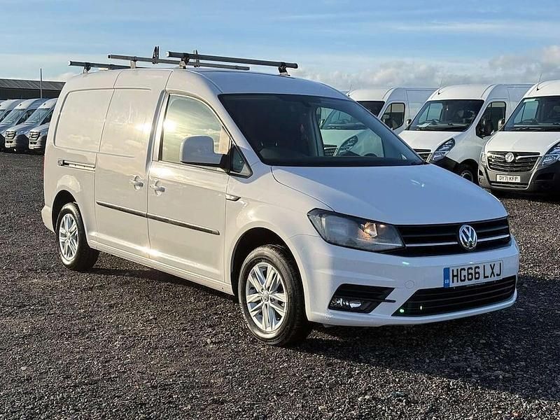 White Used 2017 VW Caddy Maxi Highline MPV | £9,275 (Good price) - Image 1/3