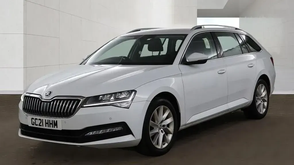 Used Skoda Superb SE 2021 White Estate