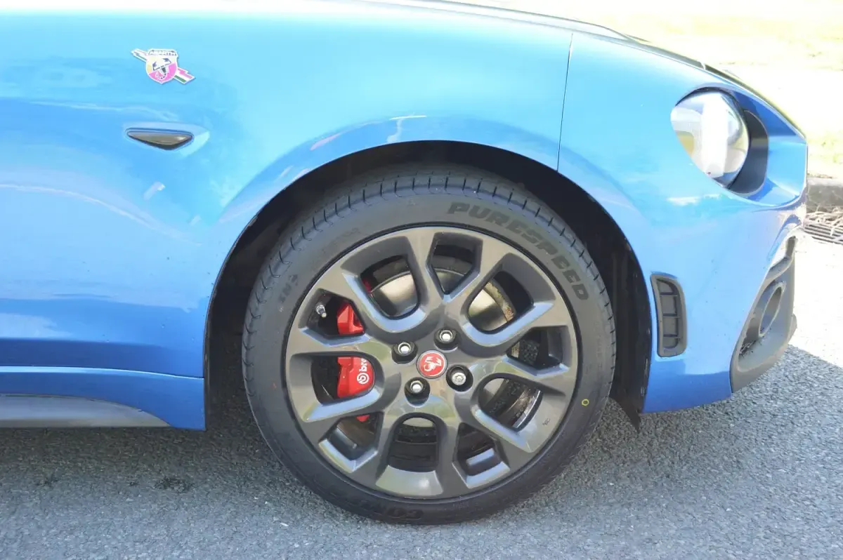 Used Abarth 124 Spider 170 HP (125 kW) 2019 Isola delba blue metallic Cabriolet