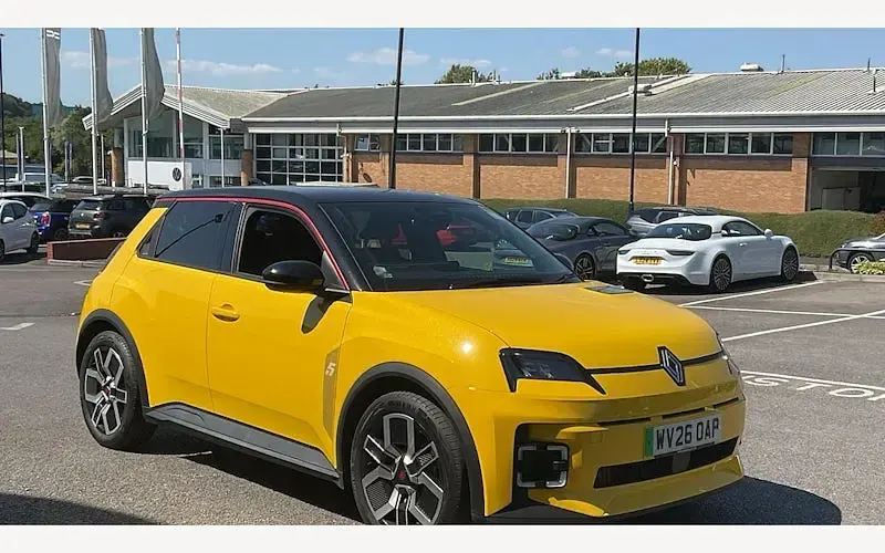 Used Renault 5 E-Tech Komfort 110 kW (150 HP) 2026 Hatchback