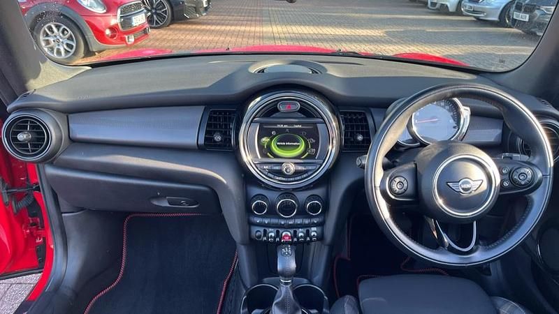 Used Mini Cooper 134 HP (98 kW) 2018 Red Hatchback