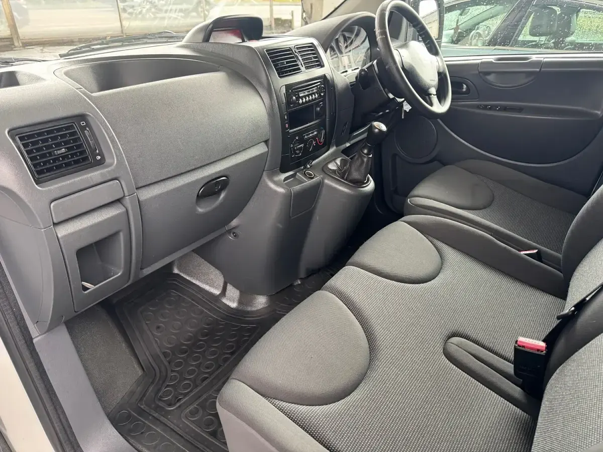 Used Peugeot Expert 90 HP (66 kW) 2014 White Van
