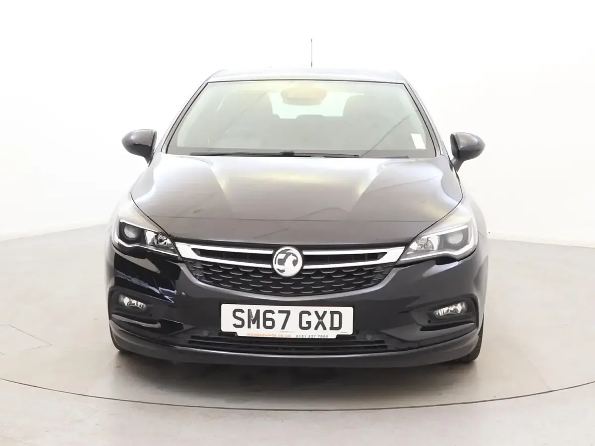 Używany Vauxhall Astra SRi 150 KM (110 kW) 2018 Czarny Hatchback