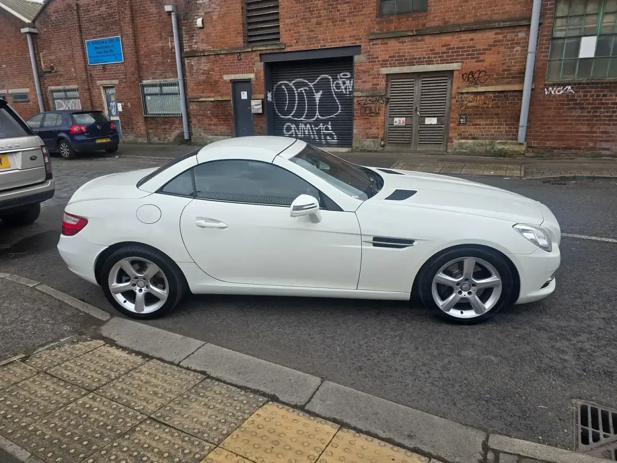 Used Mercedes SLK250 204 HP (150 kW) 2012 White Cabriolet