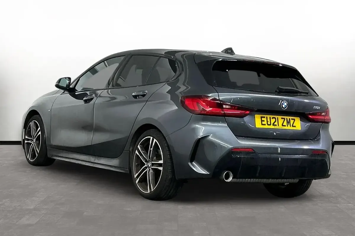 Usado BMW 118 M Sport 140 CV (102 kW) 2021 Gris Utilitario
