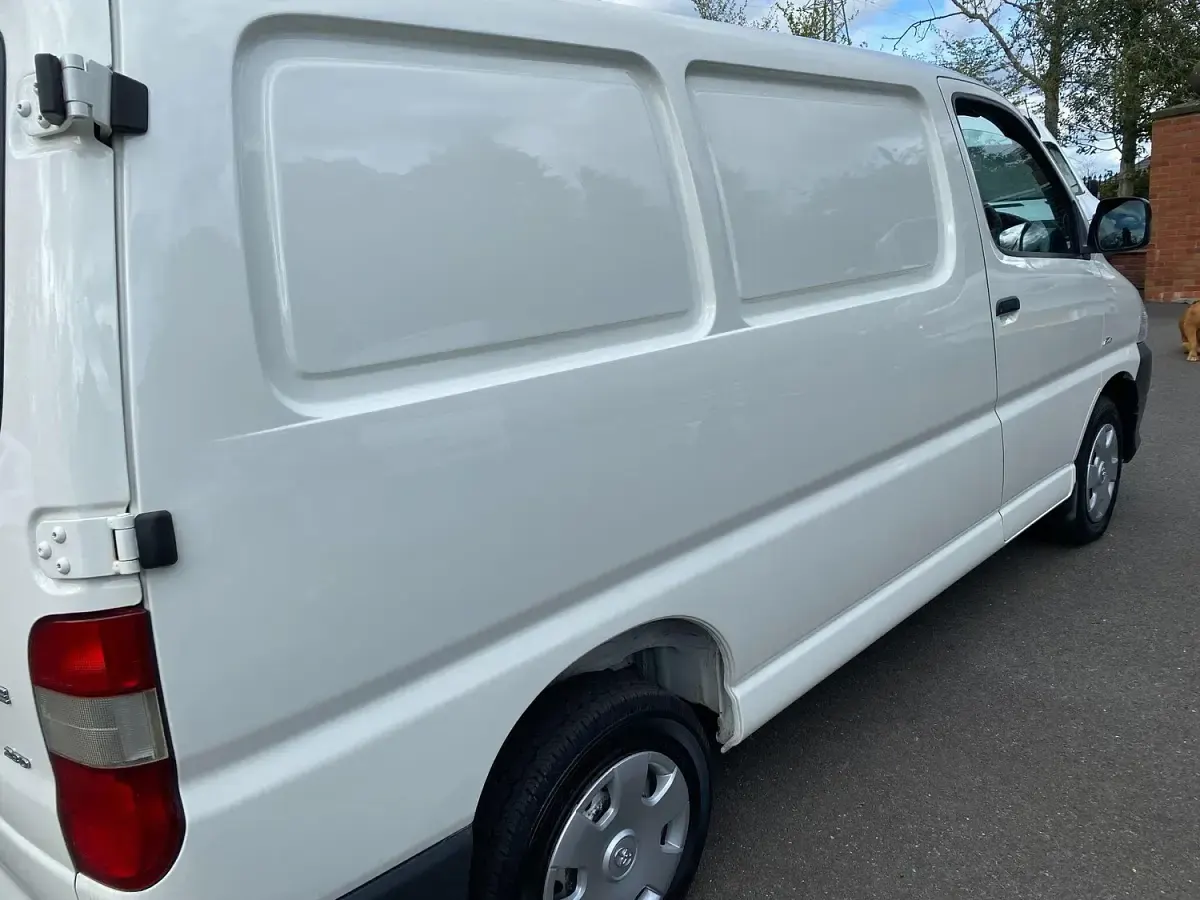 Used Toyota HiAce H1 109 HP (80 kW) 2008 White Van