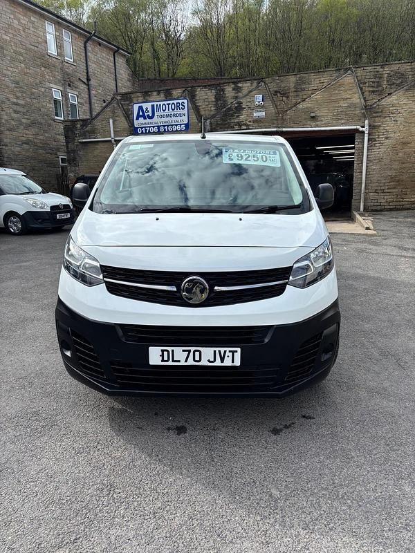 Used Vauxhall Vivaro S 100 HP (73 kW) 2020 White MPV