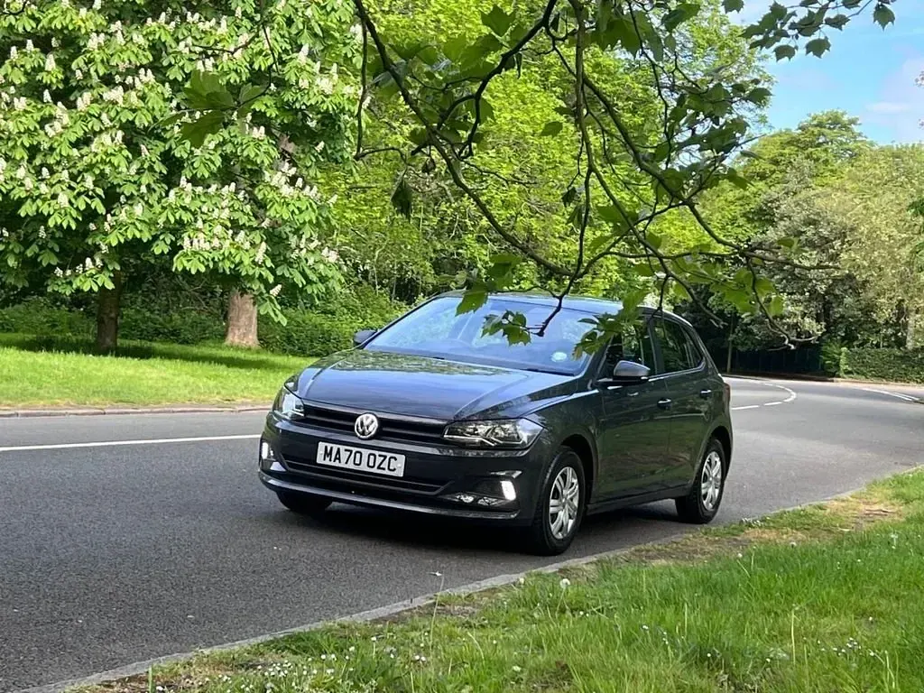 Usado VW Polo S 80 HP (58 kW) 2020 Cinzento Citadino
