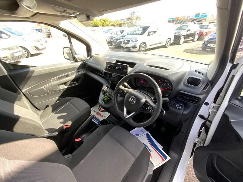 Second-hand Vauxhall Combo Sportive 2020 Alb Monovolum