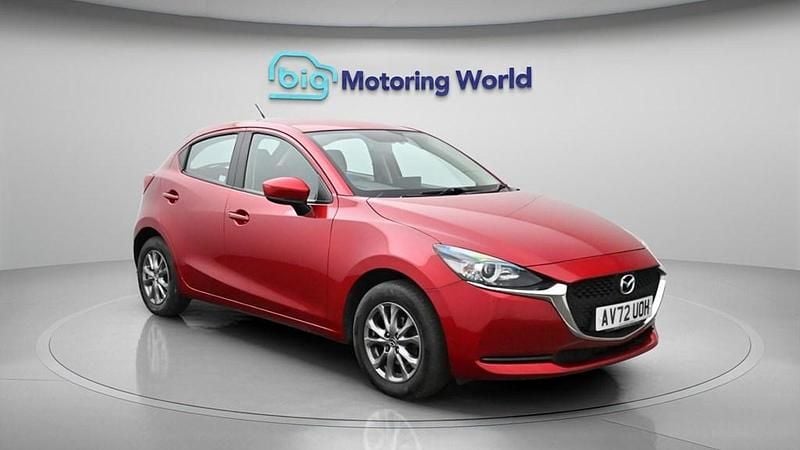 Begagnad Mazda 2 75 HK (55 kW) 2023 Röd Halvkombi