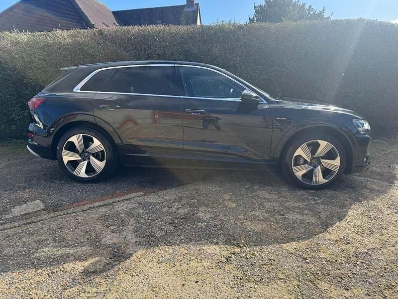 Second-hand Audi e-tron S-Line 300 kW (408 CP) 2021 Negru SUV