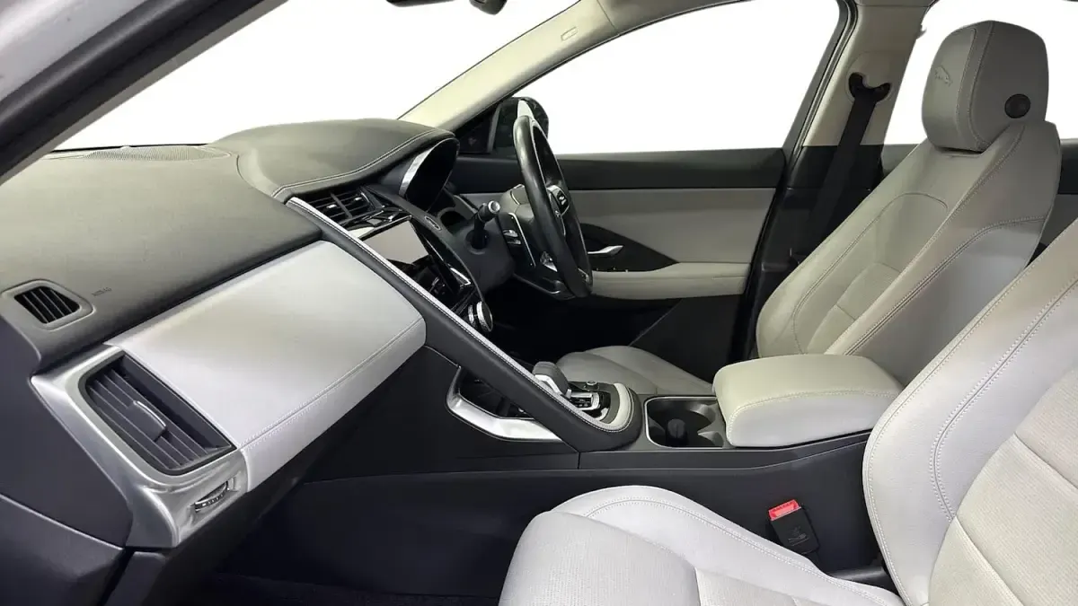 Usado Jaguar E-Pace R-Dynamic 204 HP (150 kW) 2022 Branco SUV