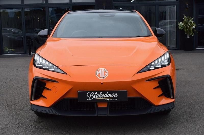 Begagnad MG MG4 EV 63 kW (87 HK) 2025 Orange Halvkombi