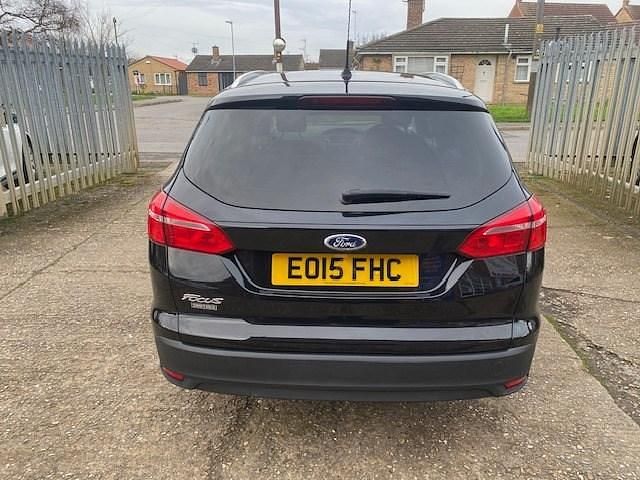 Used Ford Focus Zetec 120 HP (88 kW) 2015 Black Estate