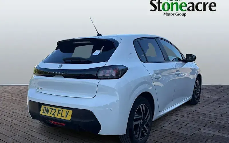Used Peugeot 208 Active+ 75 HP (55 kW) 2023 White Hatchback