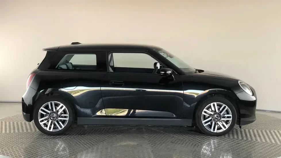 Used Mini Cooper SE Hatch 158 kW (215 HP) 2024 Black Hatchback