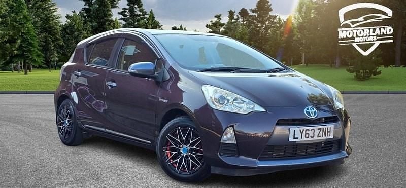 Maroon Used 2014 Toyota Yaris Hybrid | £6,750 (Fair price) - Image 1/4