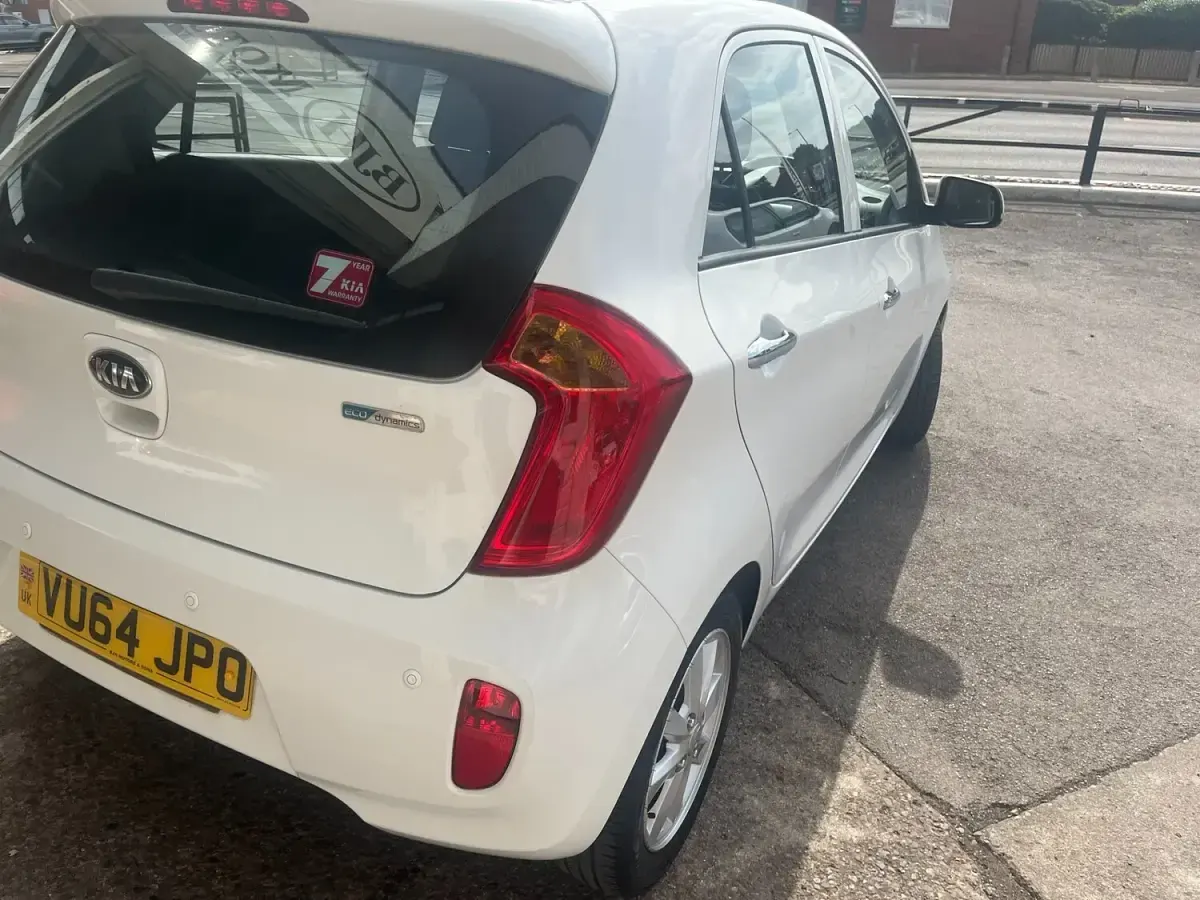 Used Kia Picanto 84 HP (61 kW) 2014 White Hatchback