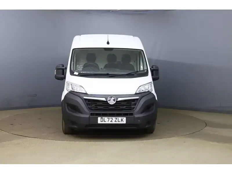 Used Vauxhall Movano 140 HP (102 kW) 2023 White