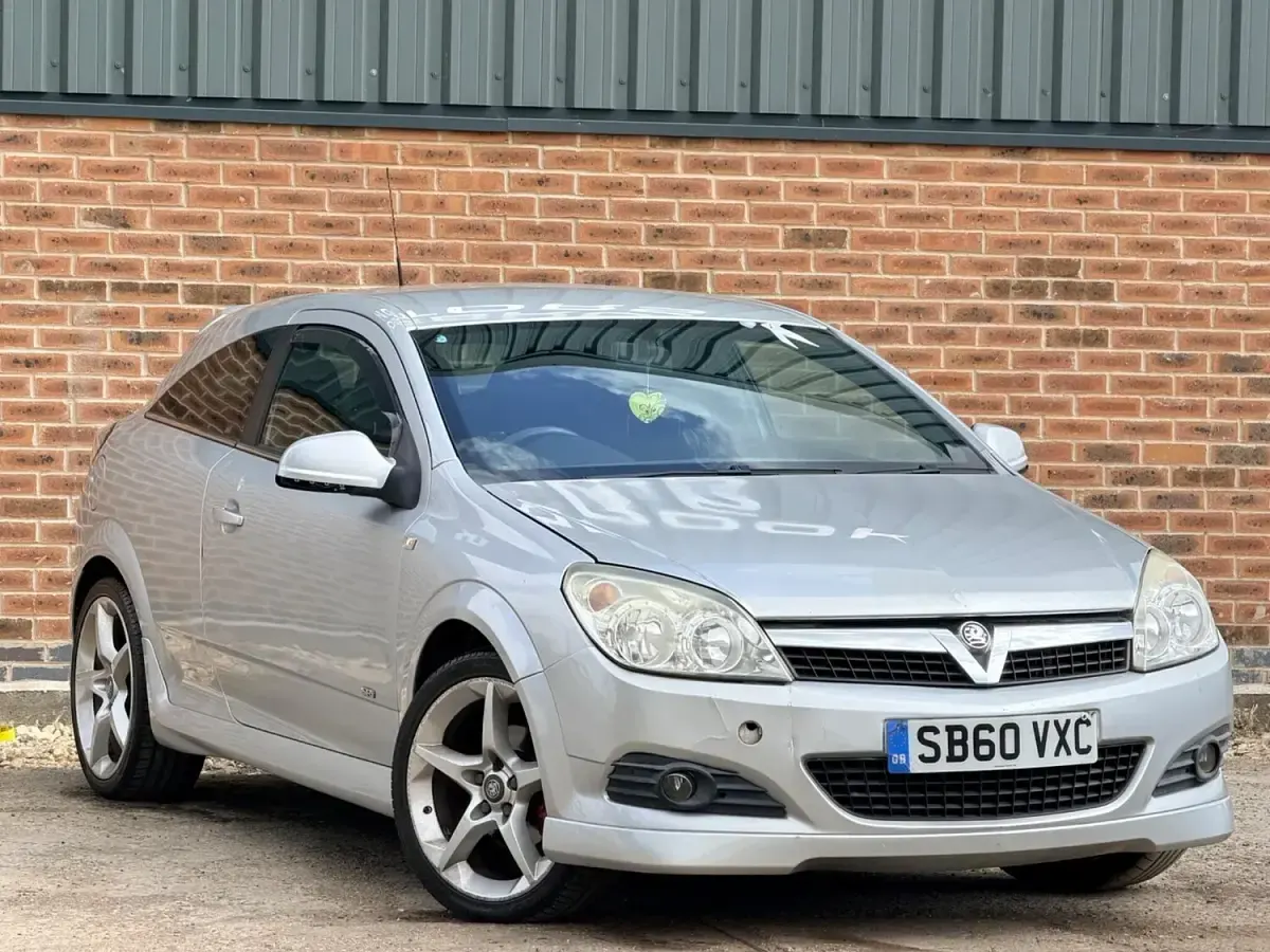 Used Vauxhall Astra SRi 138 HP (101 kW) 2011 Silver Hatchback