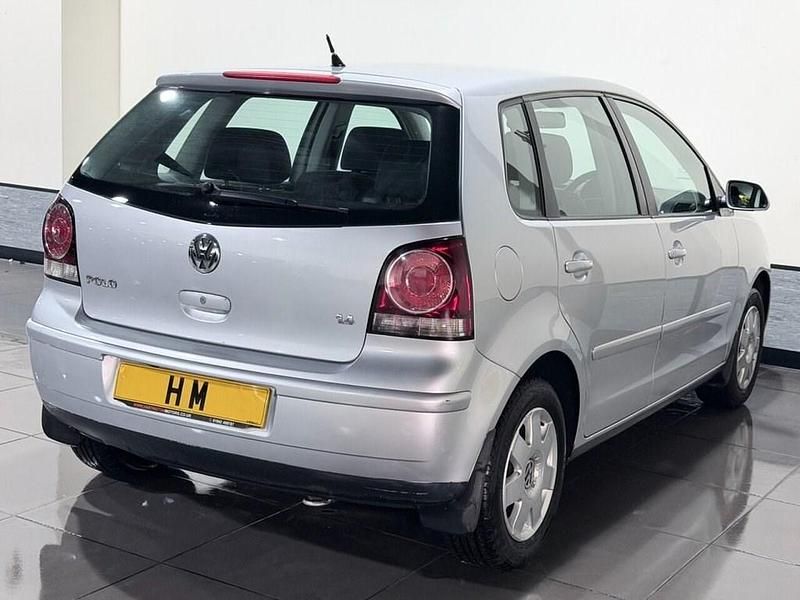 Used VW Polo S 75 HP (55 kW) 2006 Silver Hatchback