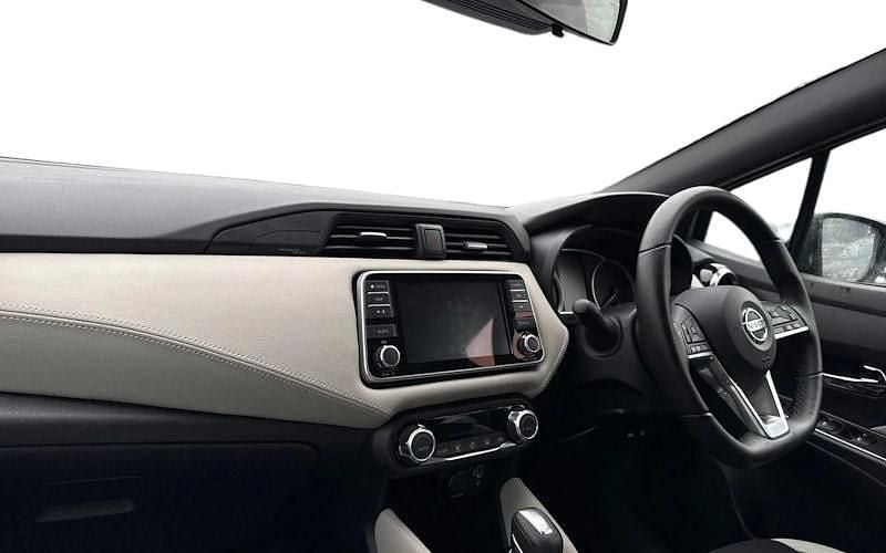 Używany Nissan Micra 360º 92 KM (67 kW) 2021 Srebrny Hatchback