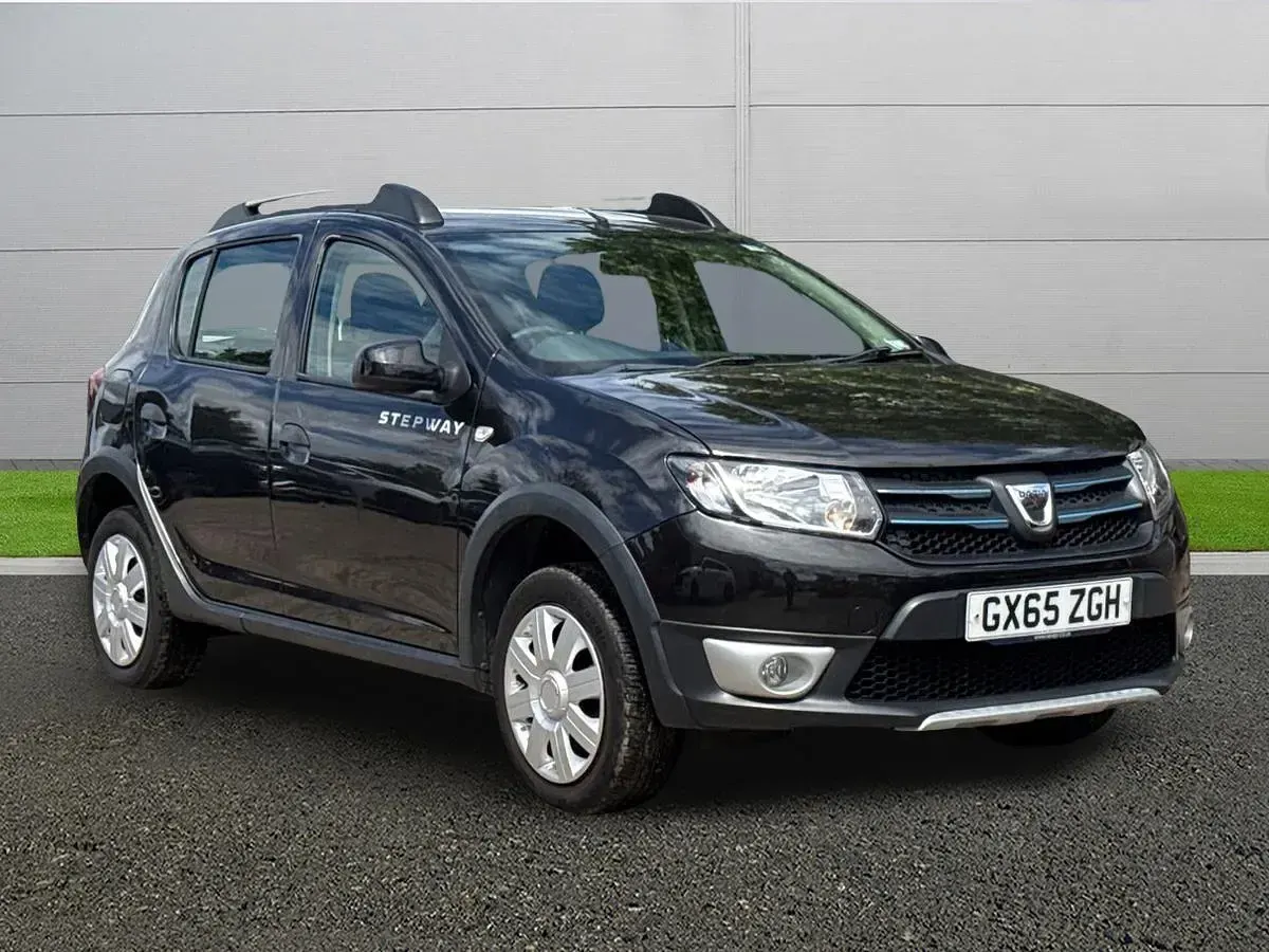 Used Dacia Sandero Lauréate 90 HP (66 kW) 2015 Hatchback