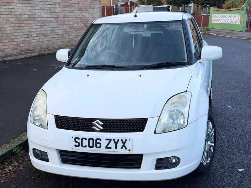 Used Suzuki Swift GLX 2006 White Hatchback