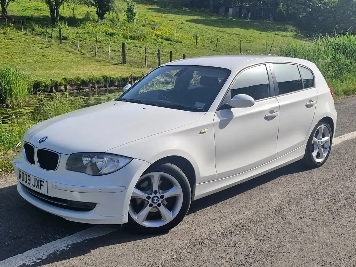 Used BMW 118 2009 White Hatchback