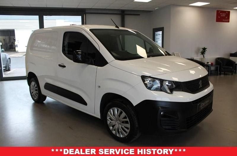 Second-hand Peugeot Partner Premium 2022 Alb Monovolum