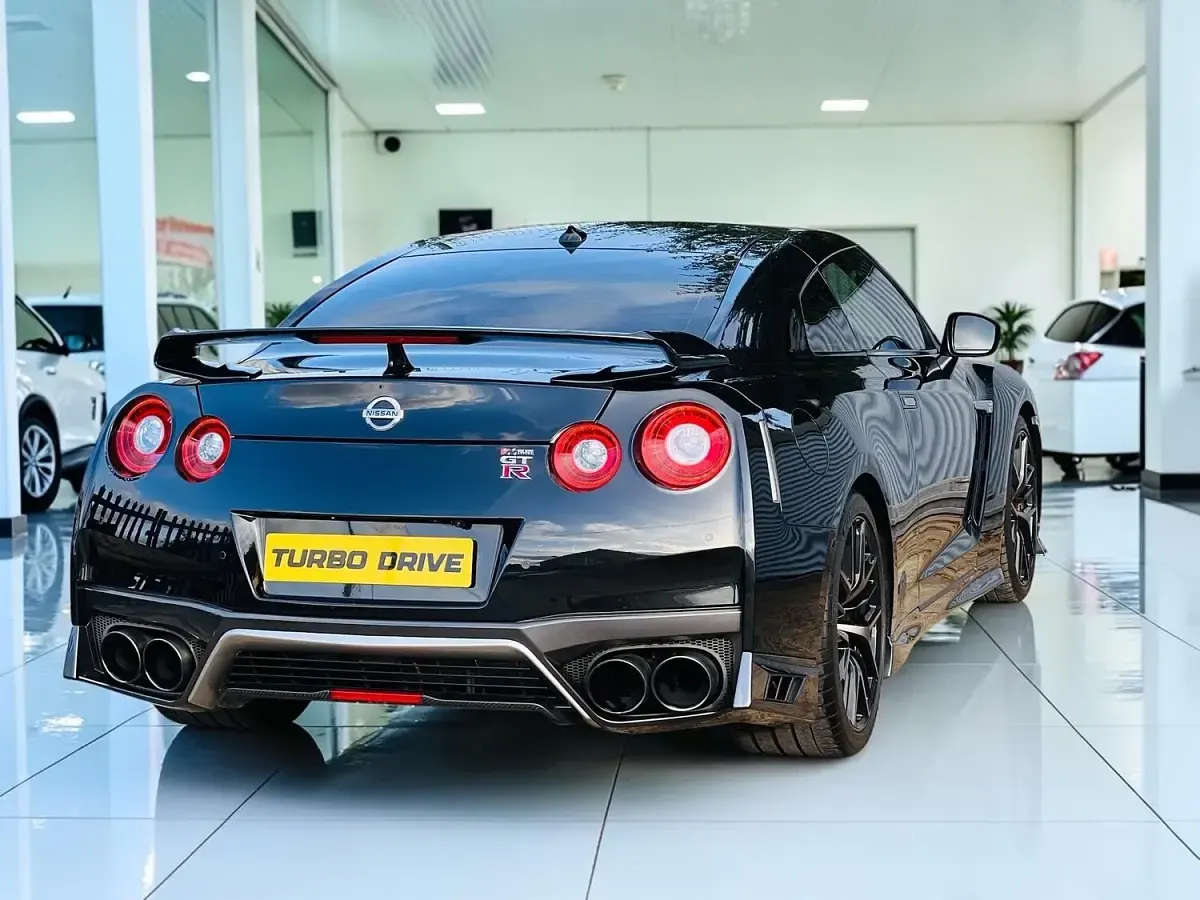 Used Nissan GT-R Recaro 570 HP (419 kW) 2017 Black Coupe