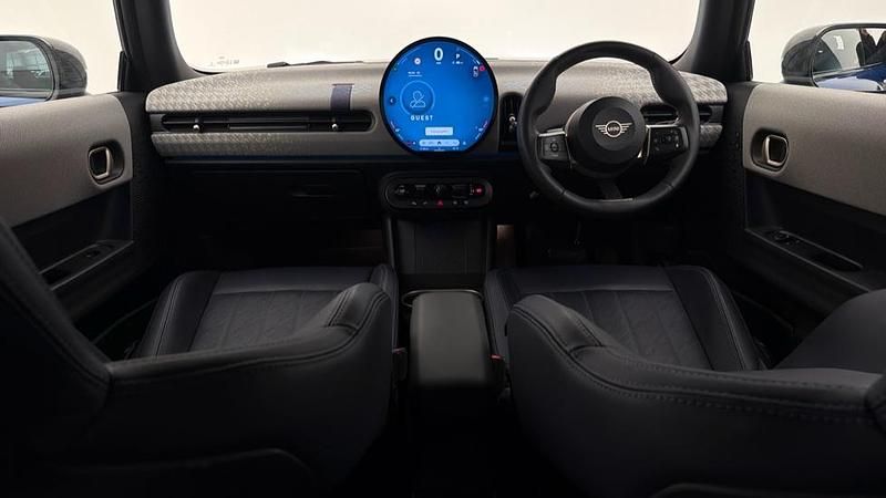 Used Mini Cooper Hatch 154 HP (113 kW) 2024 Blue Hatchback