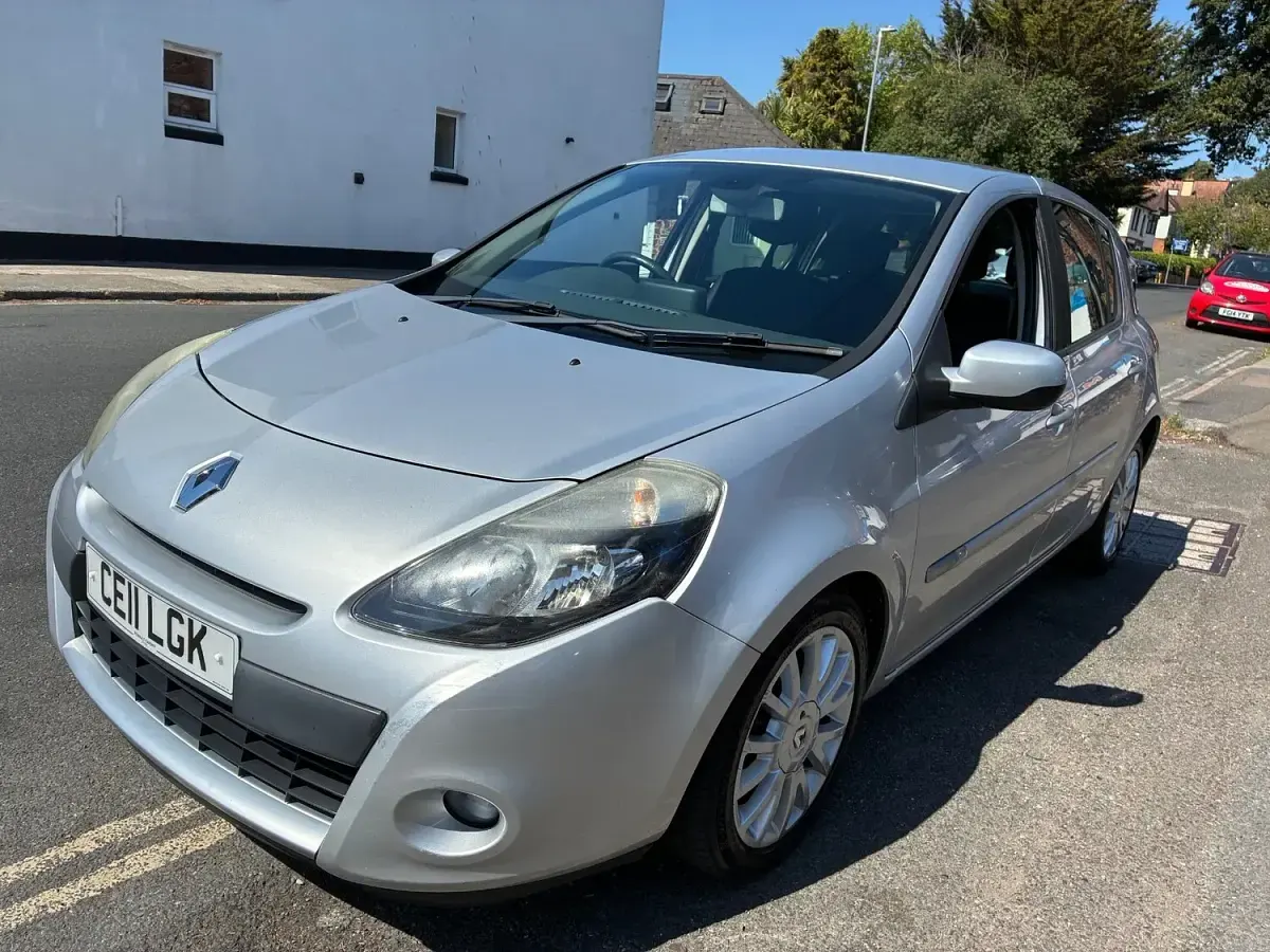 Used Renault Clio Dynamique 2011 Silver Hatchback