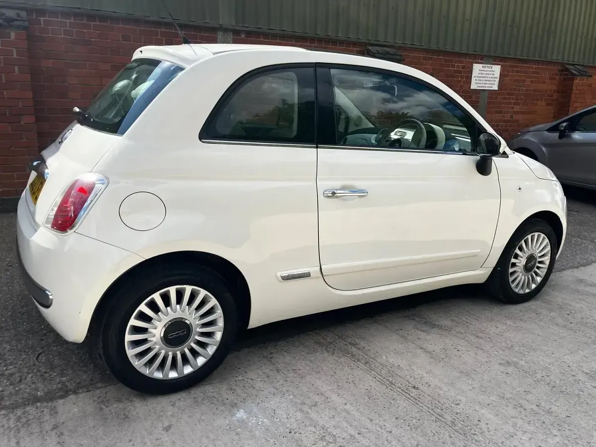 Used Fiat 500 Lounge 69 HP (50 kW) 2012 White Hatchback