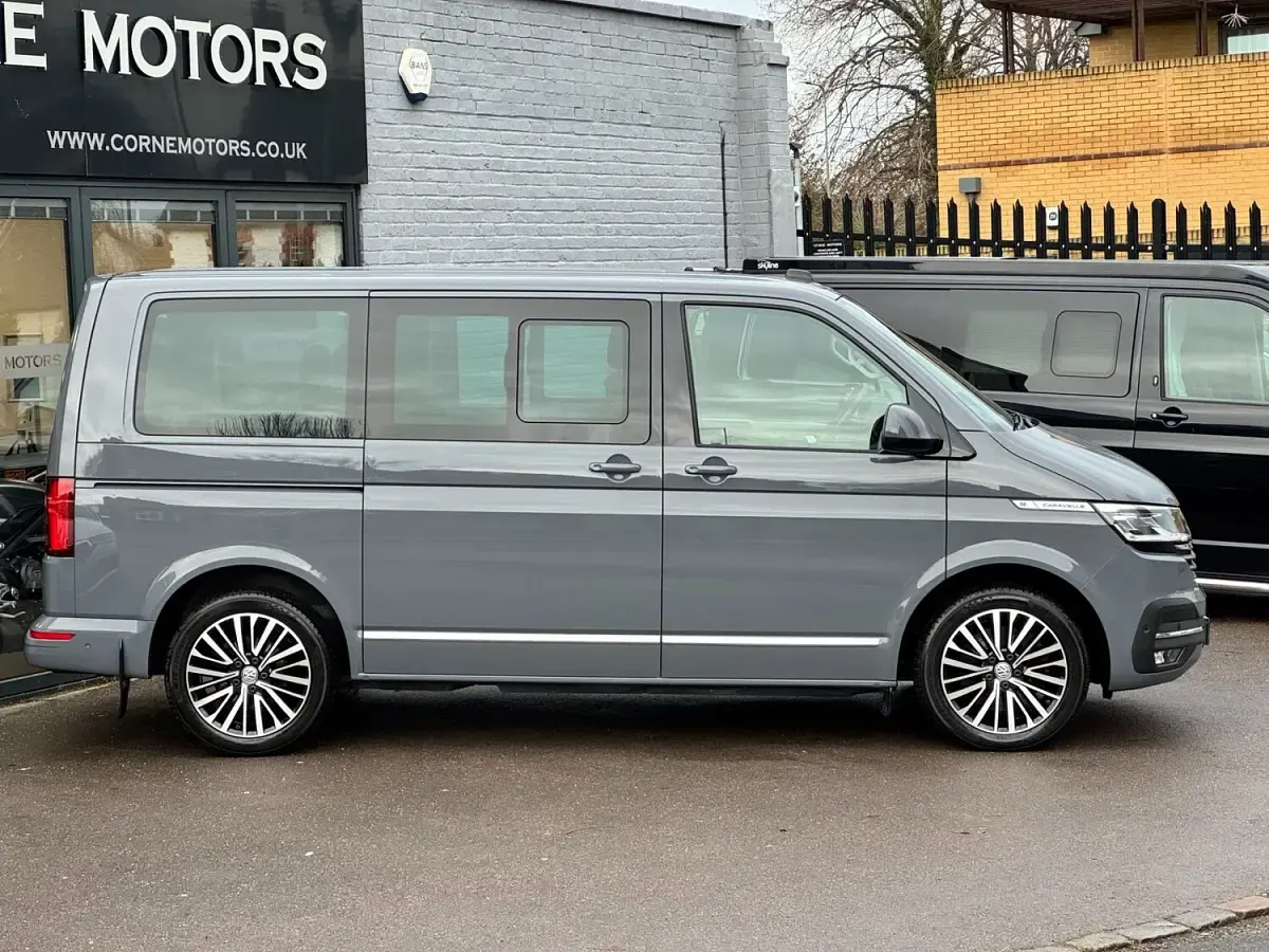 Used VW Caravelle Executive 204 HP (150 kW) 2021 Grey Van