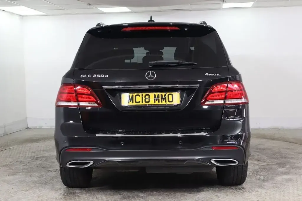 Käytetty Mercedes GLE250 Premium Plus 2018 Musta Katumaasturi