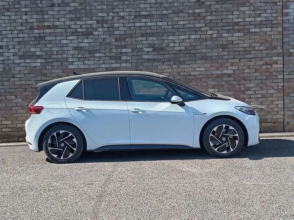 Used VW ID.3 Pro Performance 150 kW (204 HP) 2023 White Hatchback