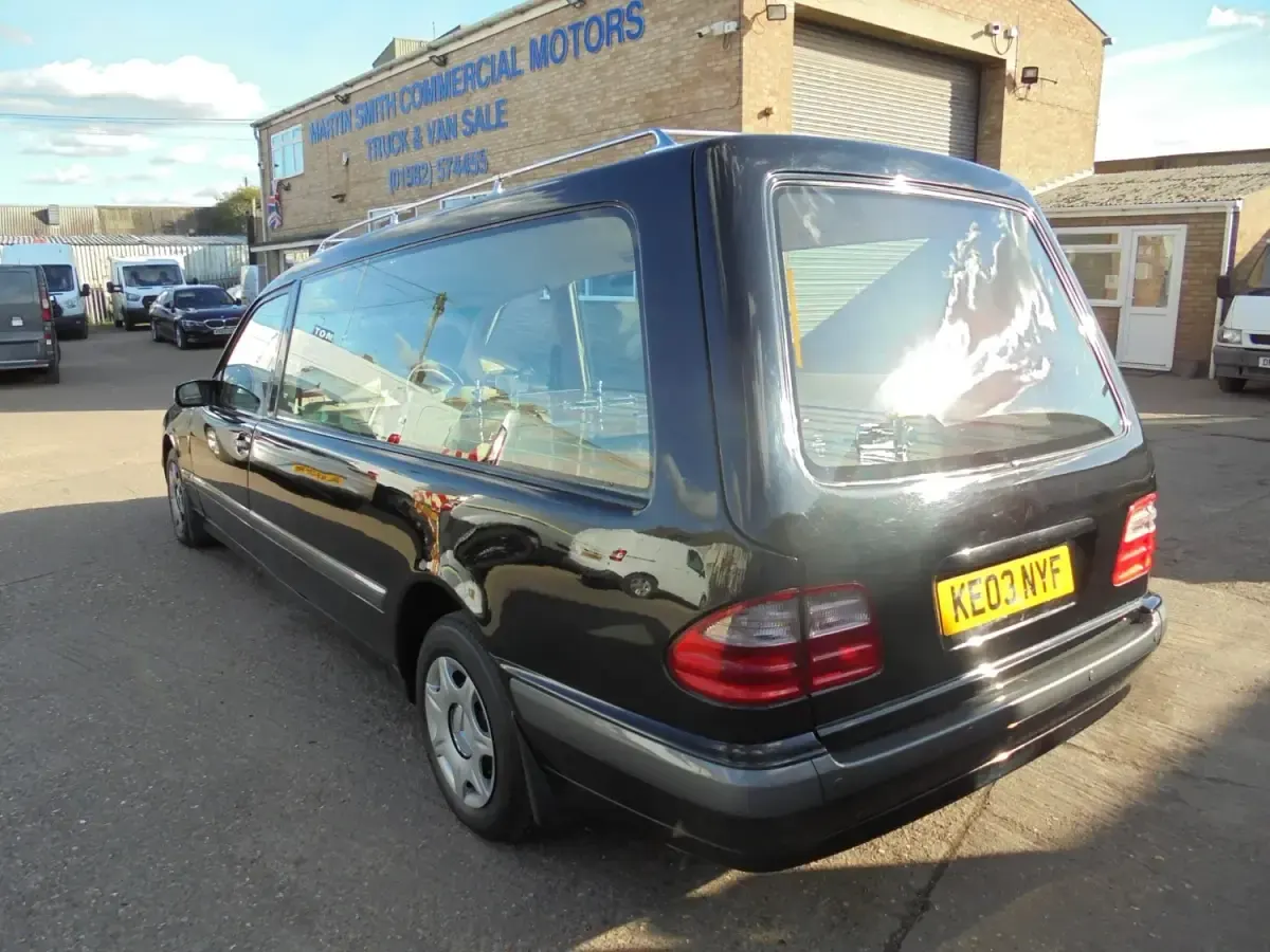Usado Mercedes E240 Classic 2003 Preto Sedan