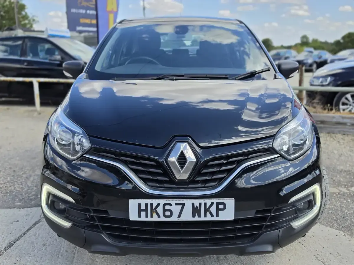 Used Renault Captur Dynamique 88 HP (64 kW) 2018 Black SUV