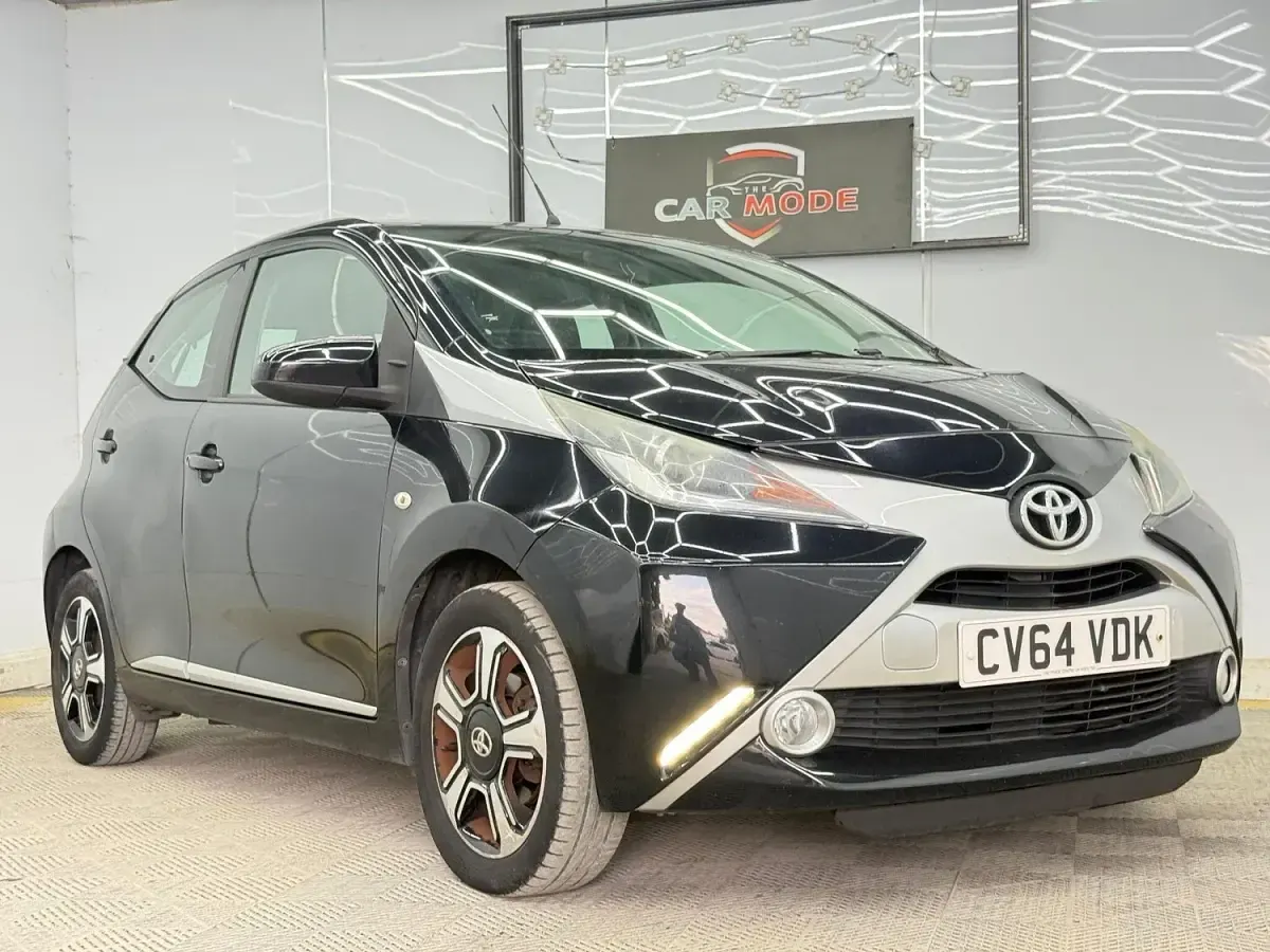 Used Toyota Aygo X-clusiv 69 HP (50 kW) 2015 Black Hatchback
