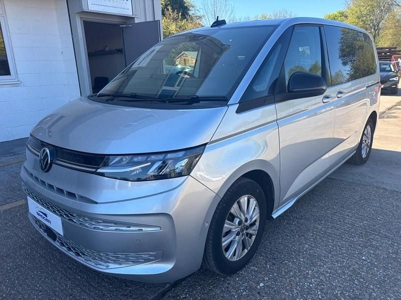 Begagnad VW Multivan Life 218 HK (160 kW) 2024 Silver Minibuss
