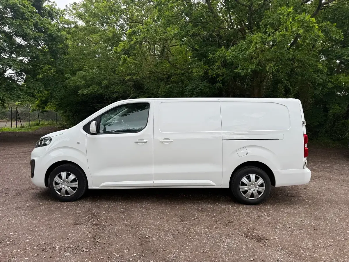 Used Vauxhall Vivaro Sportive 100 HP (73 kW) 2021 White MPV