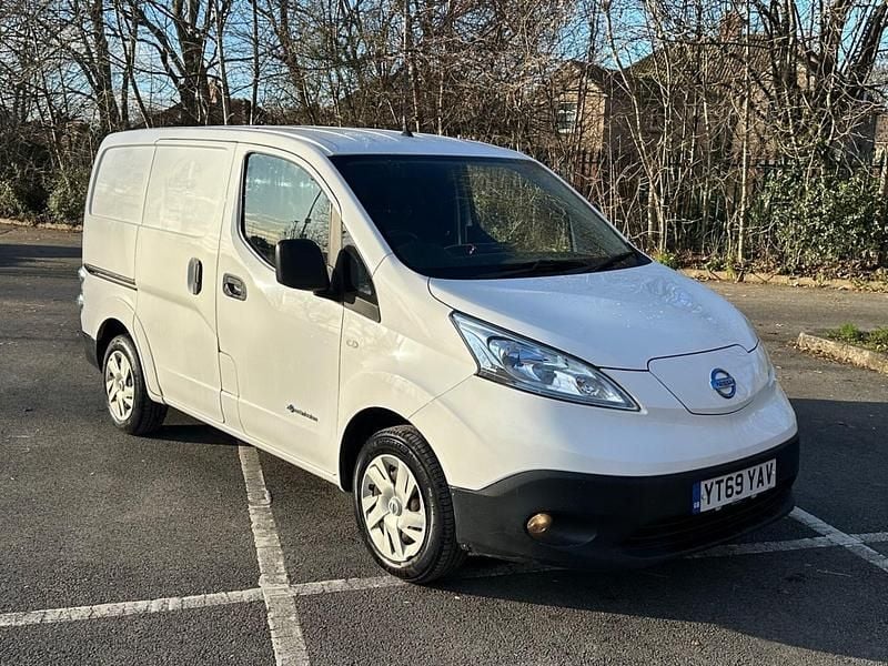 White Used 2019 Nissan e-NV200 Acenta MPV | £5,995 (Fair price) - Image 1/4