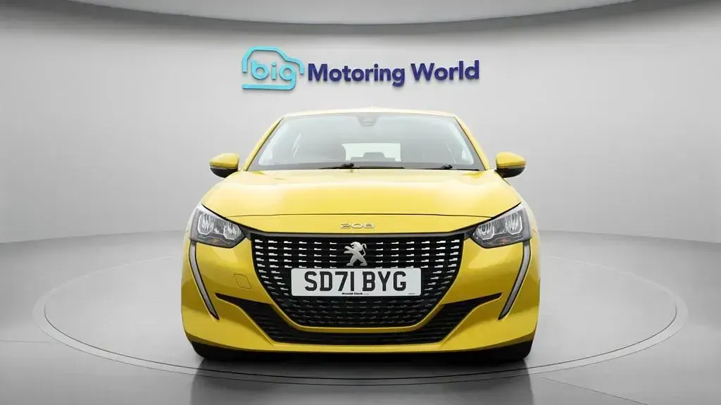 Used Peugeot 208 Active Premium 75 HP (55 kW) 2021 Yellow Hatchback